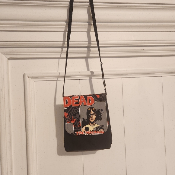 Walking Dead Black Fabric & Patent Messanger Crossbag Purse - Picture 2 of 10